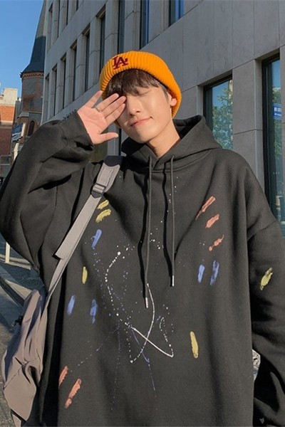 Hanorac barbatesc cu aplicatie si model lat cu gluga