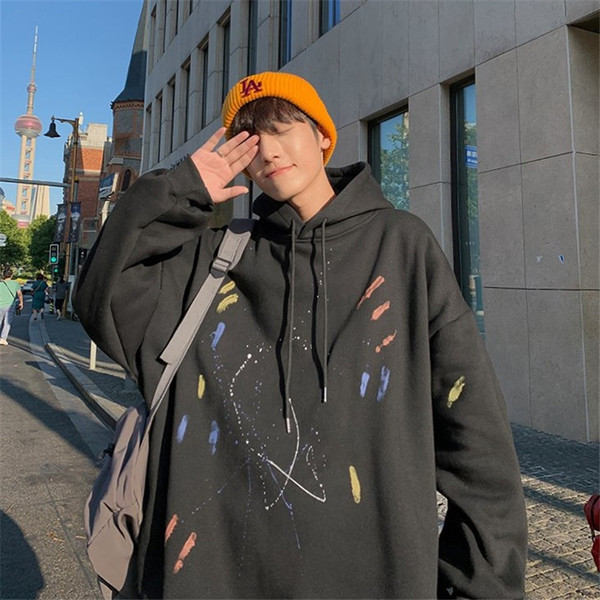 Hanorac barbatesc cu aplicatie si model lat cu gluga