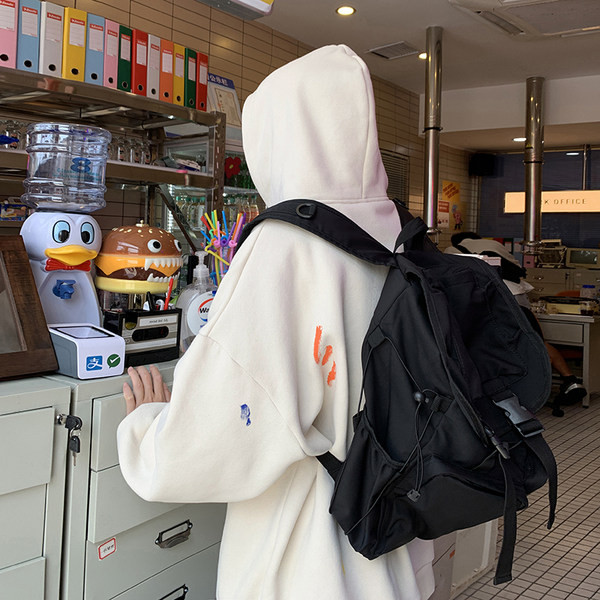 Hanorac barbatesc cu aplicatie si model lat cu gluga