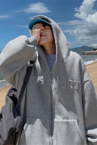 Kolmes värvitoonis kapuutsiga ja lukuga meeste dressipluus