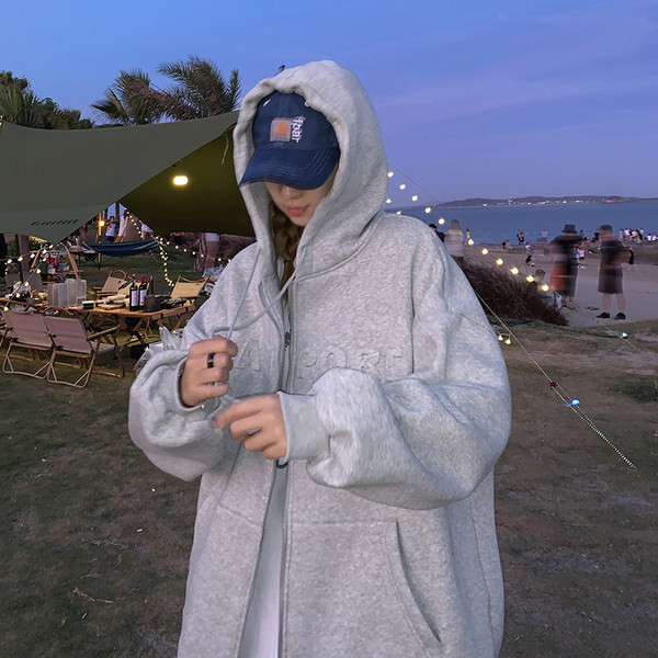 Kolmes värvitoonis kapuutsiga ja lukuga meeste dressipluus