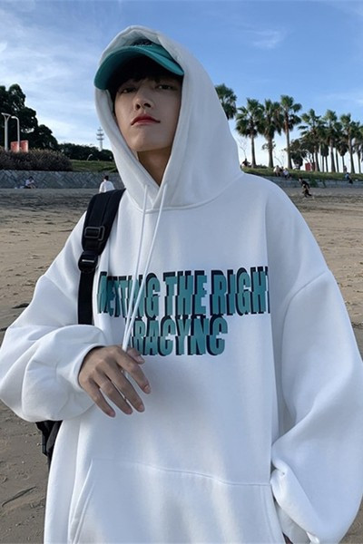 Мъжки широк суичър с надпис и качулка