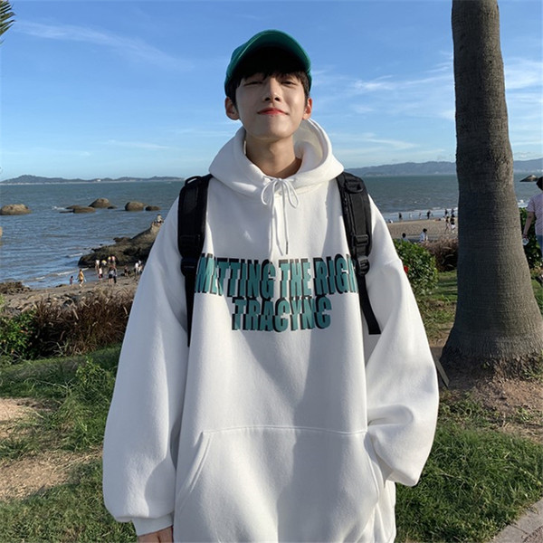 Мъжки широк суичър с надпис и качулка