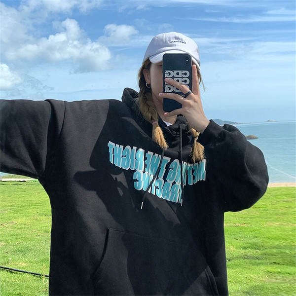 Мъжки широк суичър с надпис и качулка