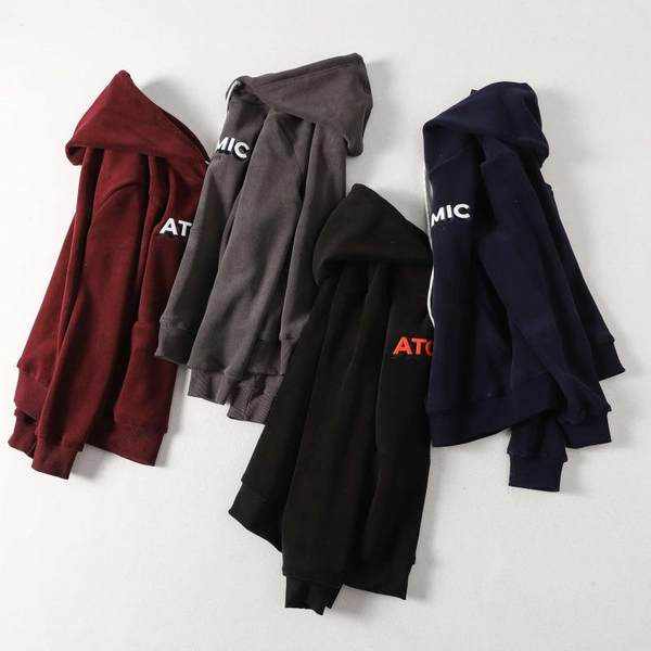 Hanorac sport de toamnă cu inscripție și glugă