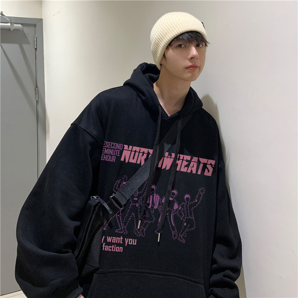 Meeste lai kapuutsi ja kirjadega dressipluus