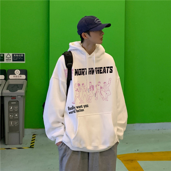 Meeste lai kapuutsi ja kirjadega dressipluus