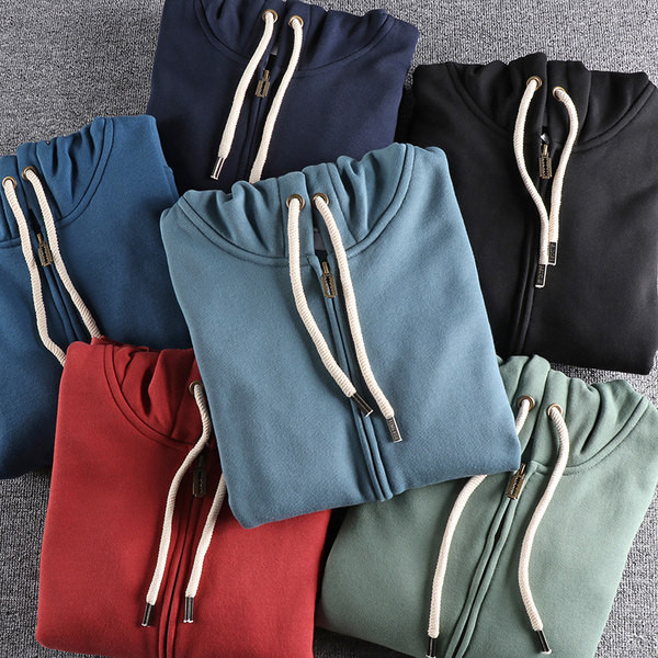 Ανδρικό φούτερ με κουκούλα και κορδόνια