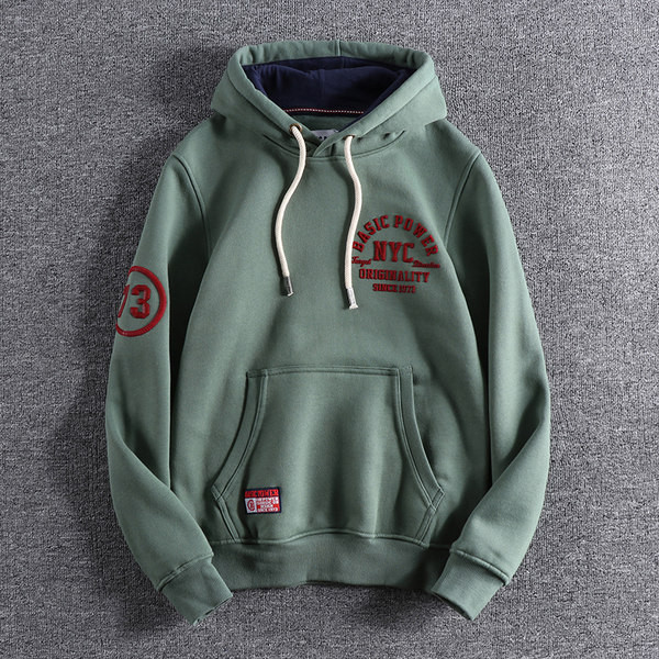 Meeste igapäevane kapuutsi ja aplikatsiooniga dressipluus