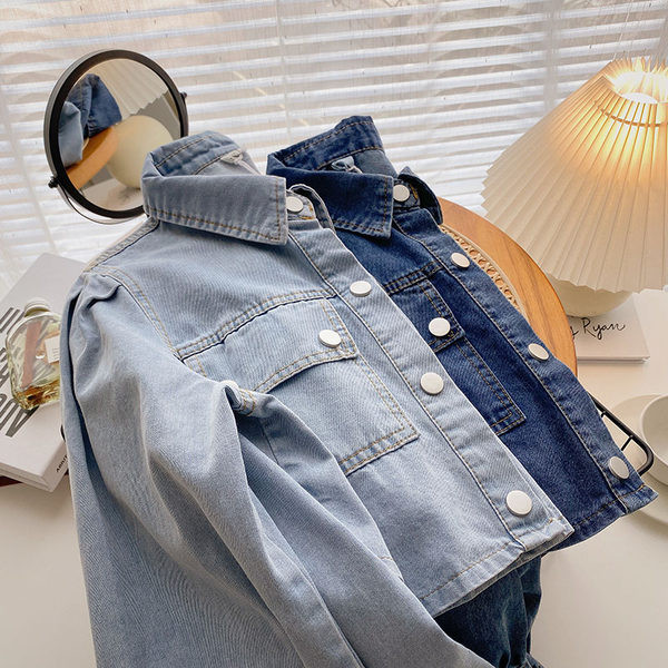 Naiste taskute ja nööpidega teksajakk - lai mudel