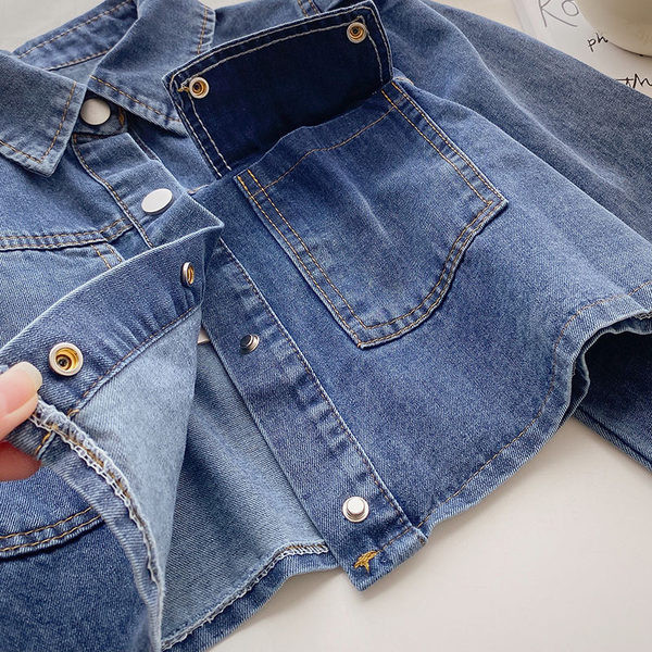 Naiste taskute ja nööpidega teksajakk - lai mudel