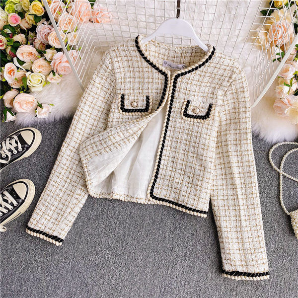 Naiste mantel ovaalse kaelusega