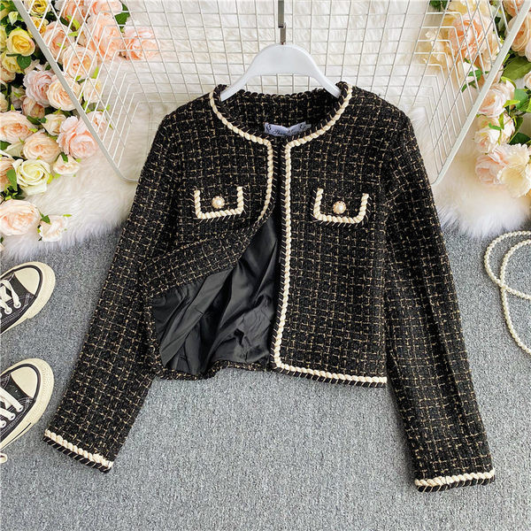 Naiste mantel ovaalse kaelusega