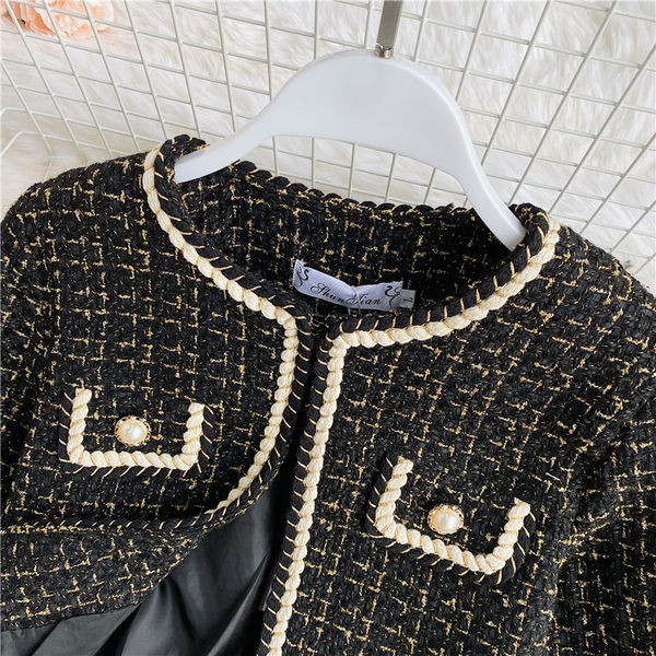 Naiste mantel ovaalse kaelusega