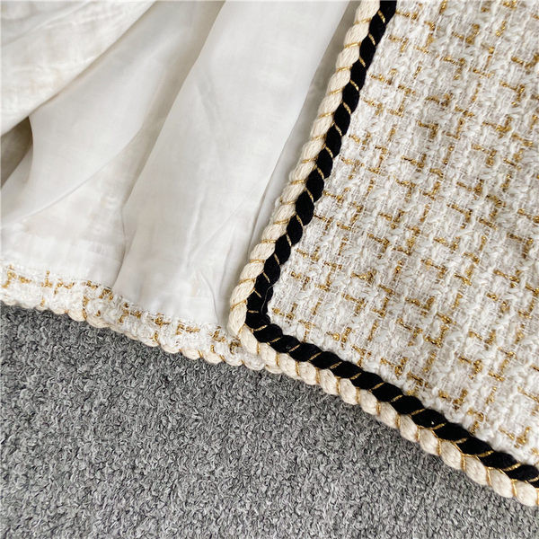 Naiste mantel ovaalse kaelusega