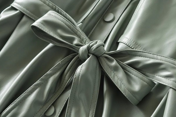 Γυναικείο μπουφάν-πουκάμισο από οικολογικό δέρμα με ζώνη