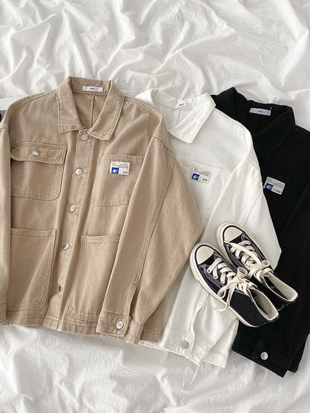 Γυναικείο μπουφάν με τσέπες και έμβλημα