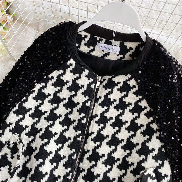 Ženska jakna s patentnim zatvaračem i šljokicama