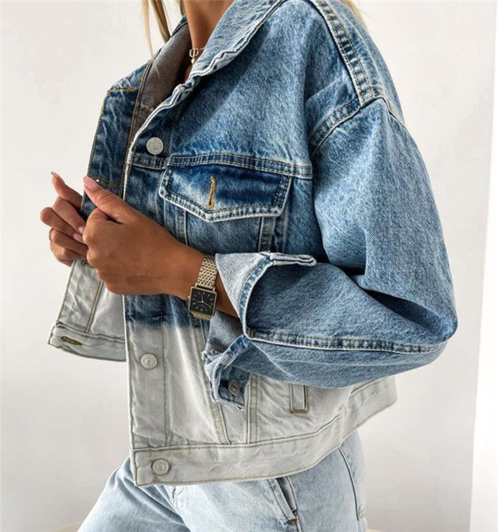 Moodne sillerdavates toonides nööpidega teksajakk