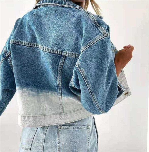 Moodne sillerdavates toonides nööpidega teksajakk