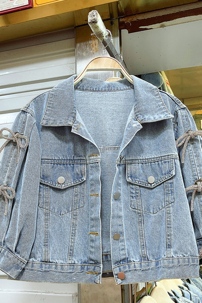 Új modell női farmerdzseki szalagokkal