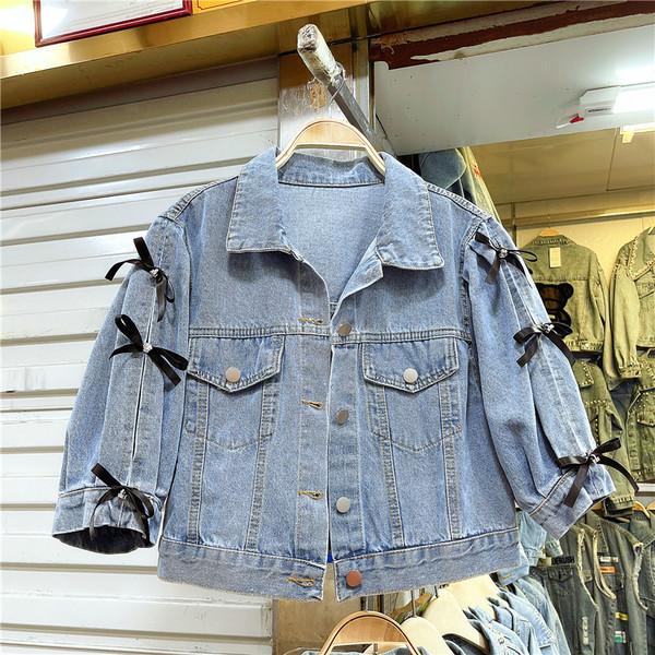 Új modell női farmerdzseki szalagokkal