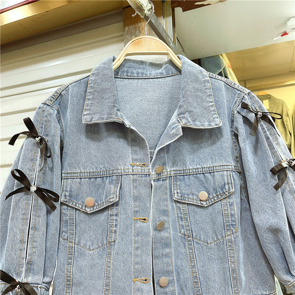 Új modell női farmerdzseki szalagokkal