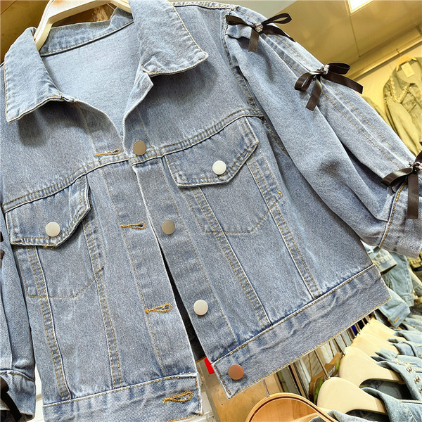 Új modell női farmerdzseki szalagokkal