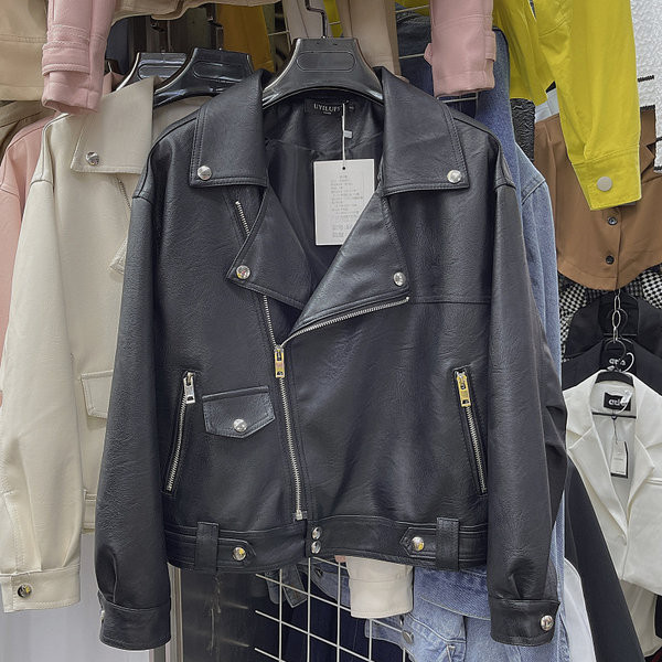 Öko bőrből készült őszi női kabát zsebekkel