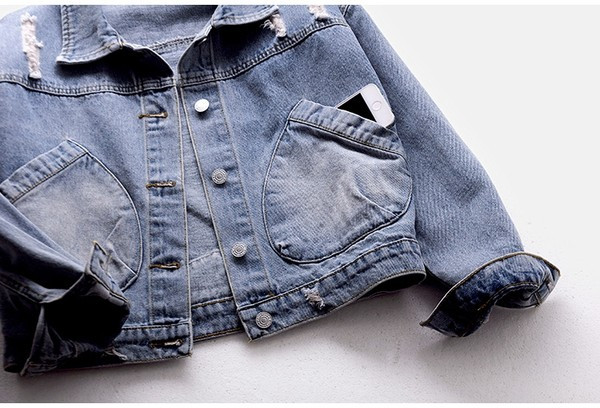 Női farmerdzseki zsebekkel - szakadt motívum