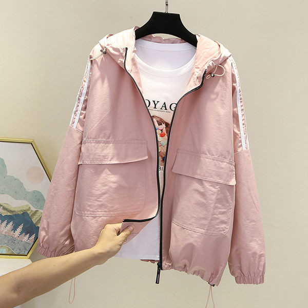 Naiste moodne jakk luku ja kapuutsiga