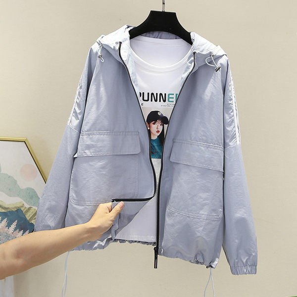 Naiste moodne jakk luku ja kapuutsiga