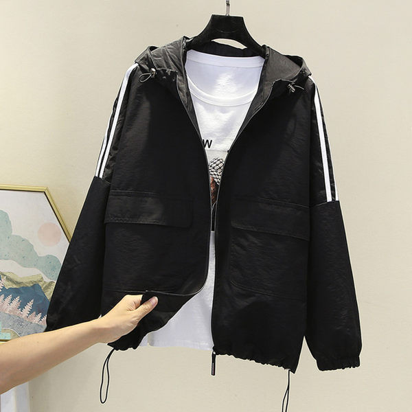 Naiste moodne jakk luku ja kapuutsiga