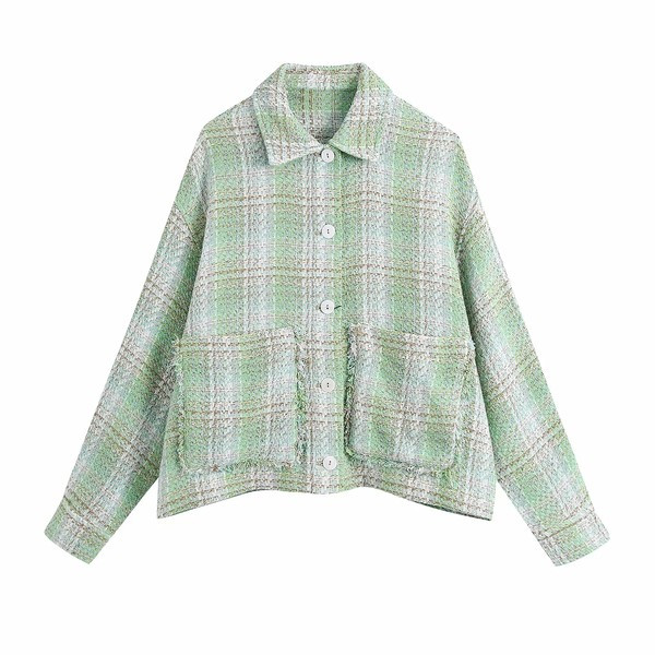 Új modell őszi kabát zsebekkel és gombokkal