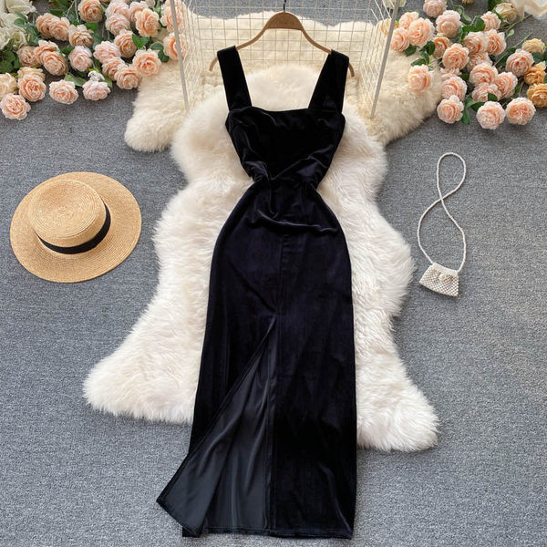 Modern női bársonyruha szögletes nyakkivágással