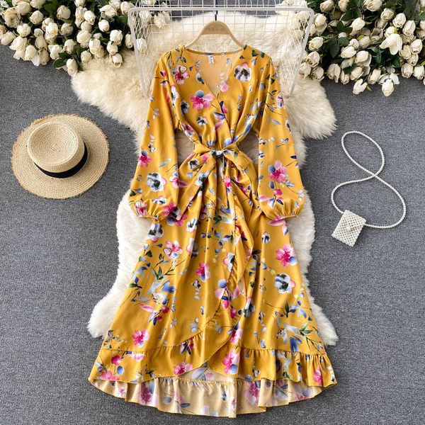 Virágmintás, hosszú ujjú női ruha