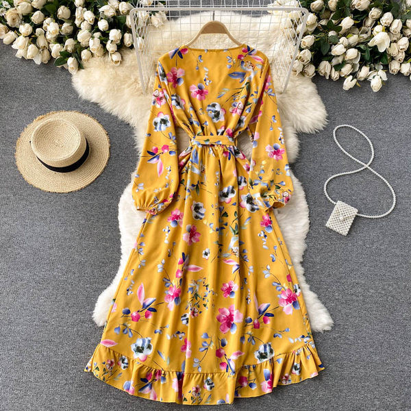 Virágmintás, hosszú ujjú női ruha