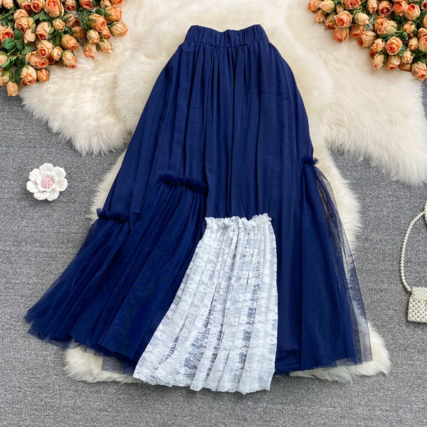 Női rakott szoknya csipkével és tülllel