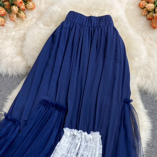 Női rakott szoknya csipkével és tülllel