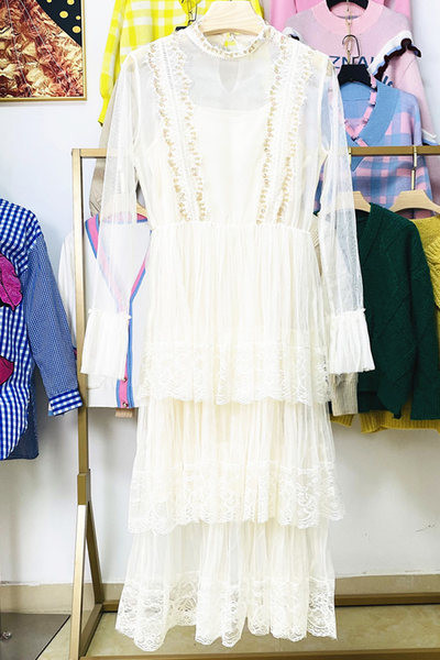 Modern női pecsétruha flitterekkel és hosszú ujjal