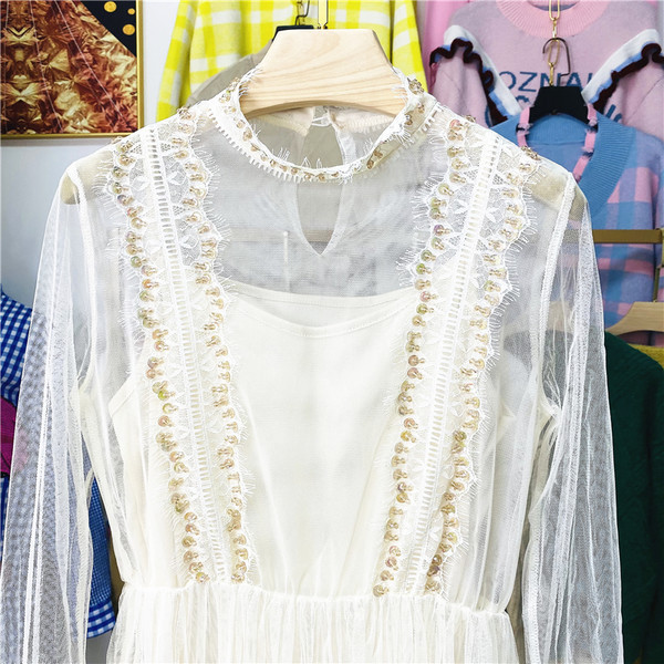 Modern női pecsétruha flitterekkel és hosszú ujjal