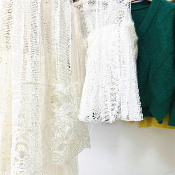 Modern női pecsétruha flitterekkel és hosszú ujjal