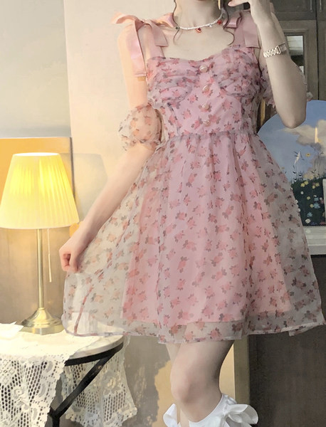 Modern női ruha vékony pántokkal - kivágott modell