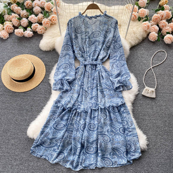 Női hosszú ruha gombokkal és hosszú ujjú