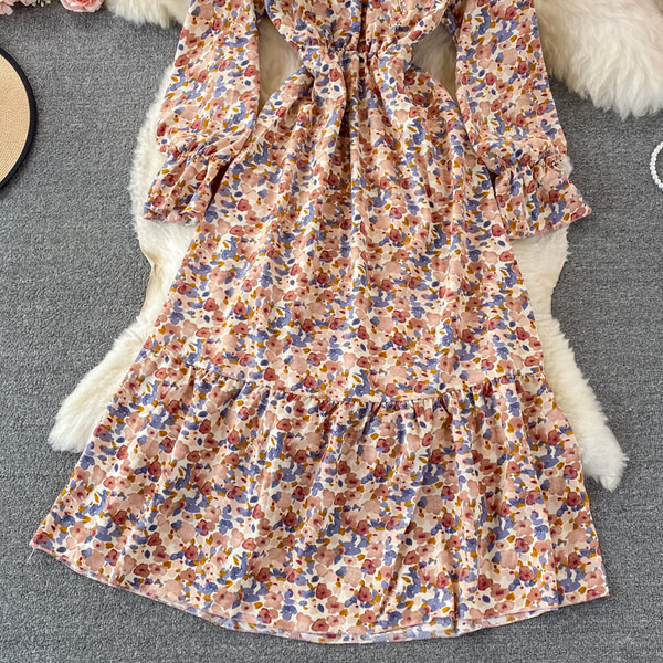 Virágmintás női ruha elasztikus derékkal