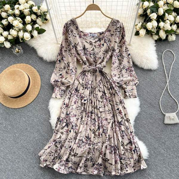 Lillemustri ja vöörihmaga naiste vabaajakleit