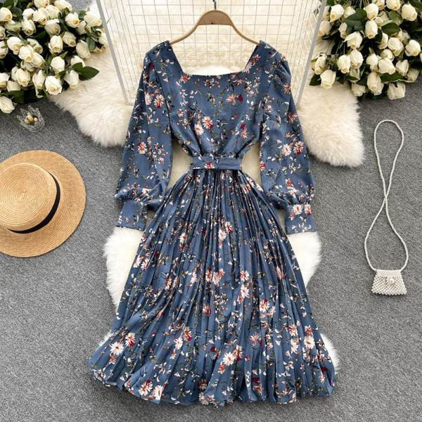 Lillemustri ja vöörihmaga naiste vabaajakleit