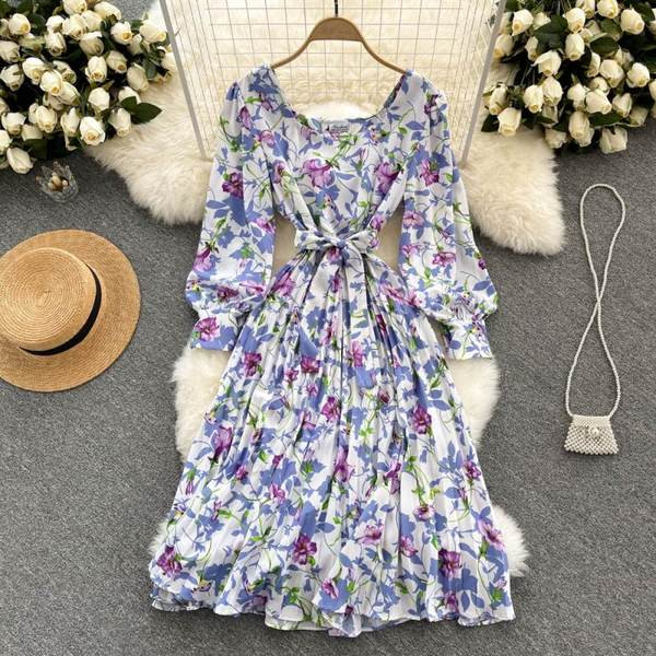 Lillemustri ja vöörihmaga naiste vabaajakleit