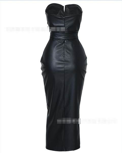 Modern műbőr ruha övvel