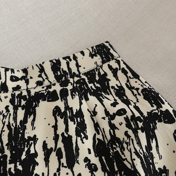 Női rövid szoknya magas derékkal, retro stílusban